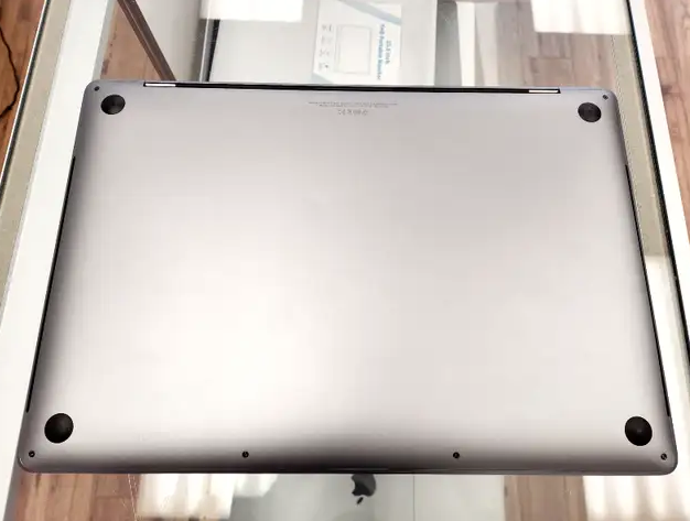16” MacBook Pro 2019 Retina Display 8 core intel i9, 16GB ram